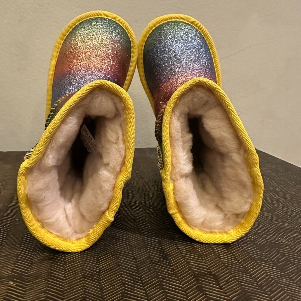 New UGG Kids' Classic II Glitter Rainbow Boots in Size 7 - Picture 6 of 8